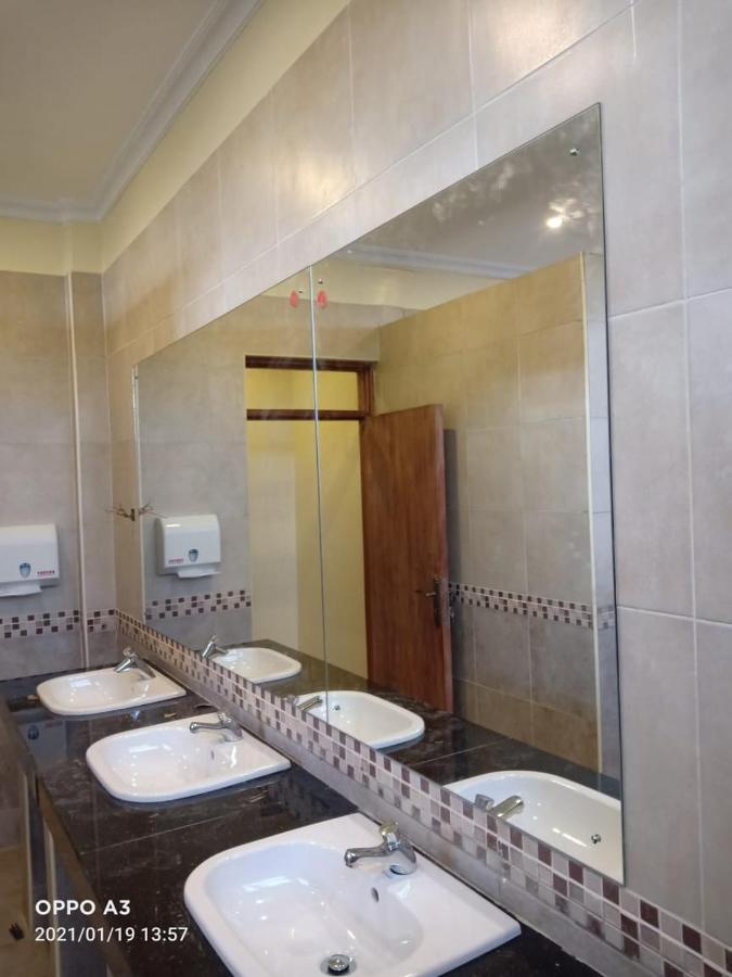 The Willis Hotel, Bomet 外观 照片